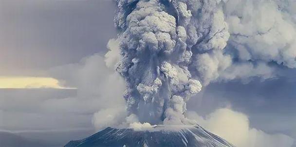 今日科普一下！日本火山灰柱3400米,百科词条爱好_2024最新更新