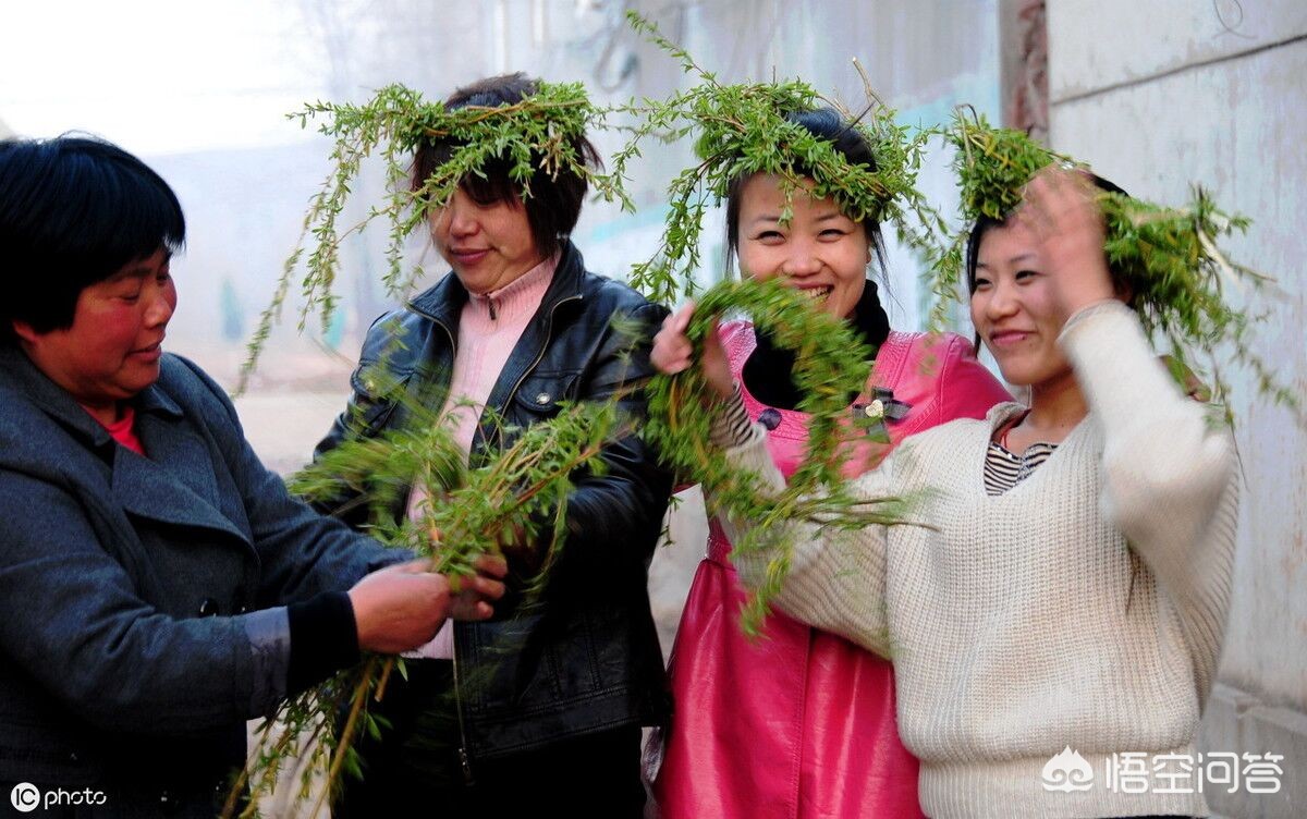 今日科普一下！晾晒的衣服酷似人形,百科词条爱好_2024最新更新